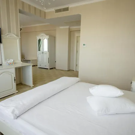 Hera Boutique Hotel 4*